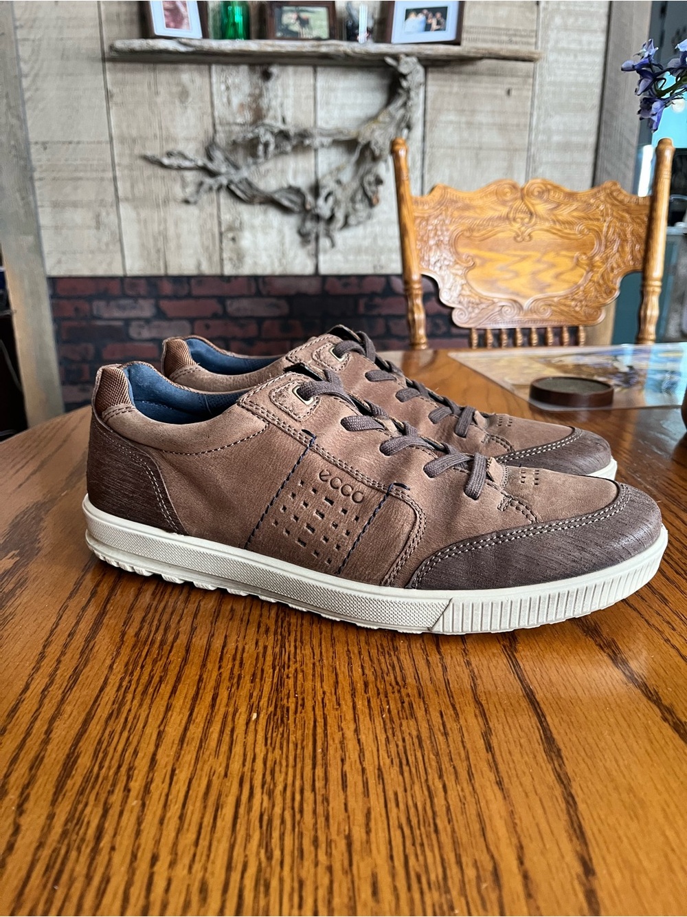 ECCO Men's Brown Two-Tone Leather Sneakers